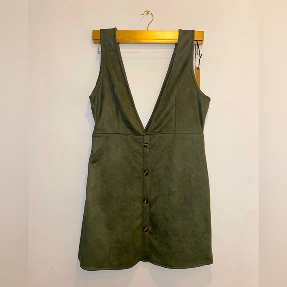 🆕 Deep V Neck Button Dress| XL| 💚 0X Body suit included for styling 🏷️ - Picture 6 of 7